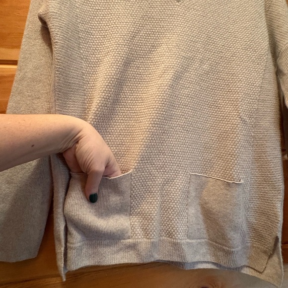 Cashmere V-Neck Sweater Soft Knit Relaxed Fit with front pockets. - Picture 3 of 9